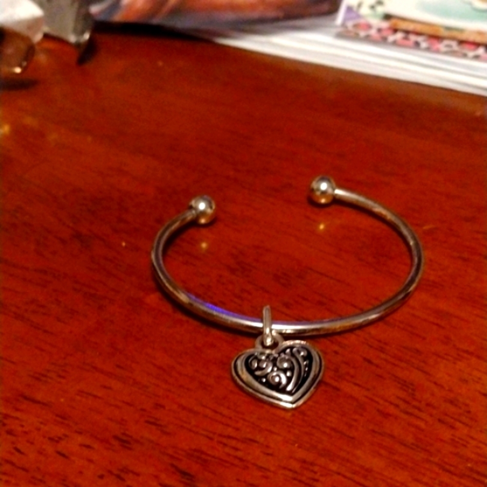 Charm Bracelet in silver tone with one heart charm